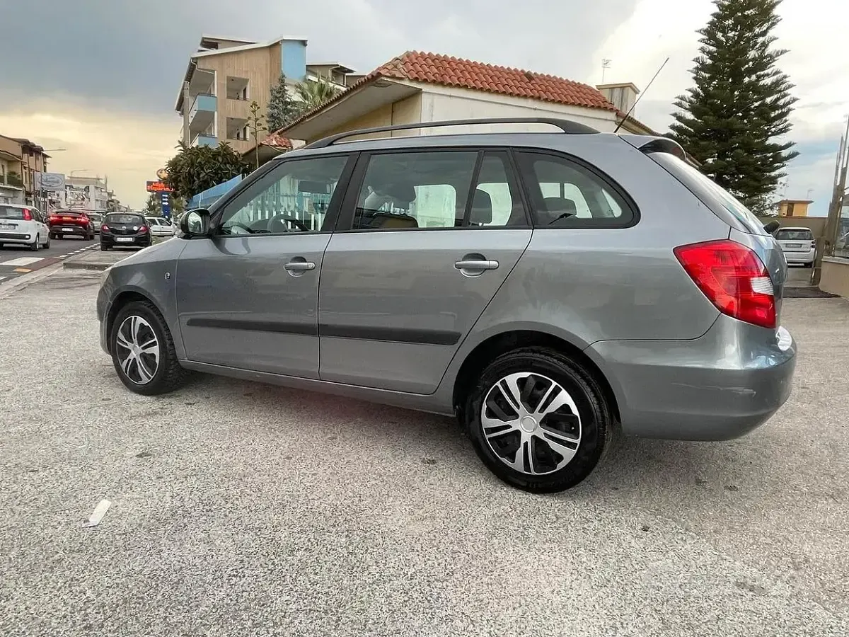 Usata Skoda Fabia Ambition 90 CV (66 kW) 2013 Grigio Berlina