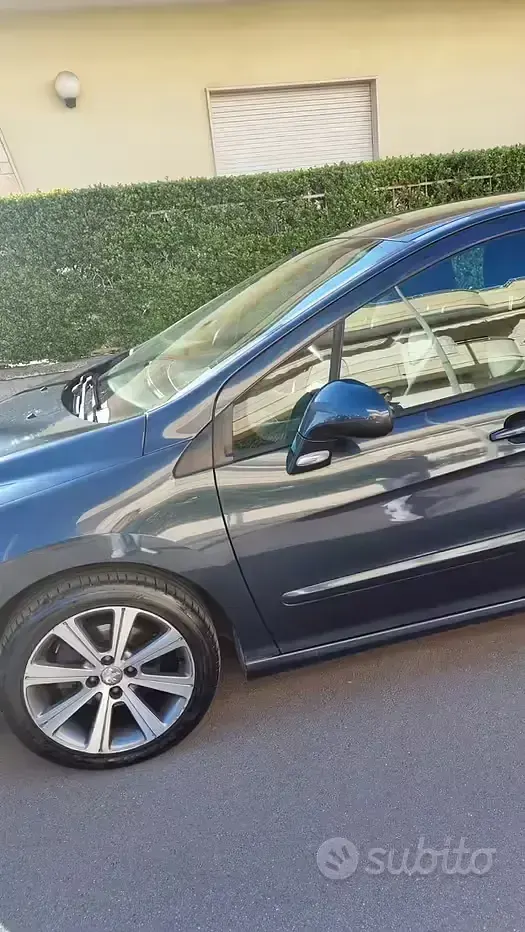 Usata Peugeot 308 112 CV (82 kW) 2012 Blu Berlina