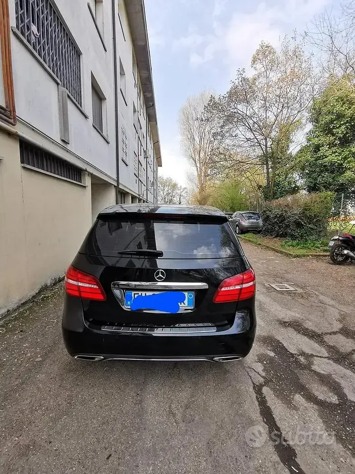 Usata Mercedes B200 156 CV (114 kW) 2015 Nero Utilitaria