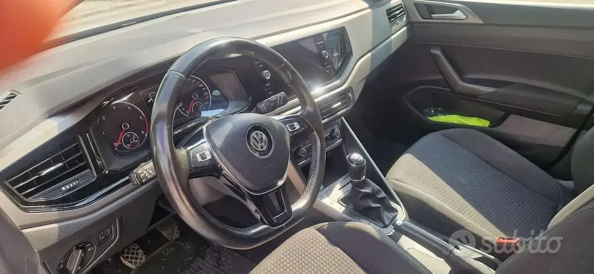 Usata VW Polo 80 CV (58 kW) 2018 Grigio Utilitaria