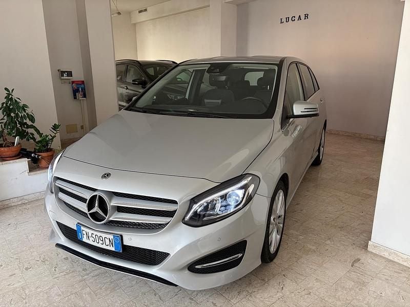 Usata Mercedes B200 Premium 136 CV (100 kW) 2018 Argento Monovolume