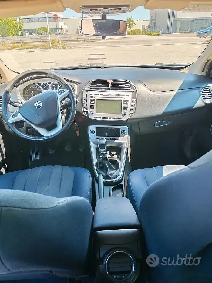 Usata Lancia Delta Silver 120 CV (88 kW) 2013 Grigio Utilitaria