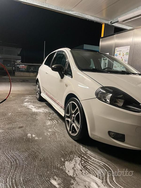 Usata Fiat Punto 90 CV (66 kW) 2009 Bianco Utilitaria
