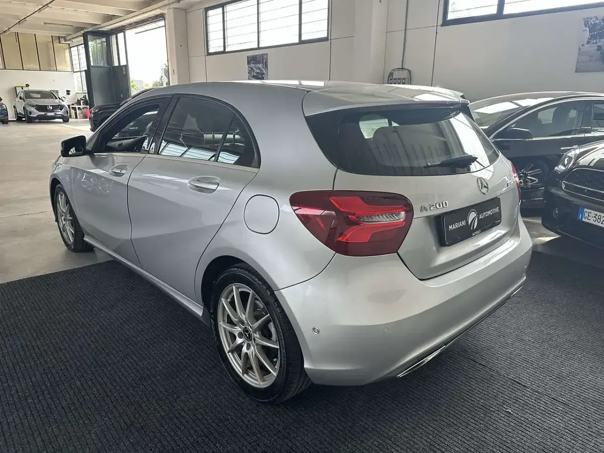 Usata Mercedes A200 156 CV (114 kW) 2017 Grigio Utilitaria