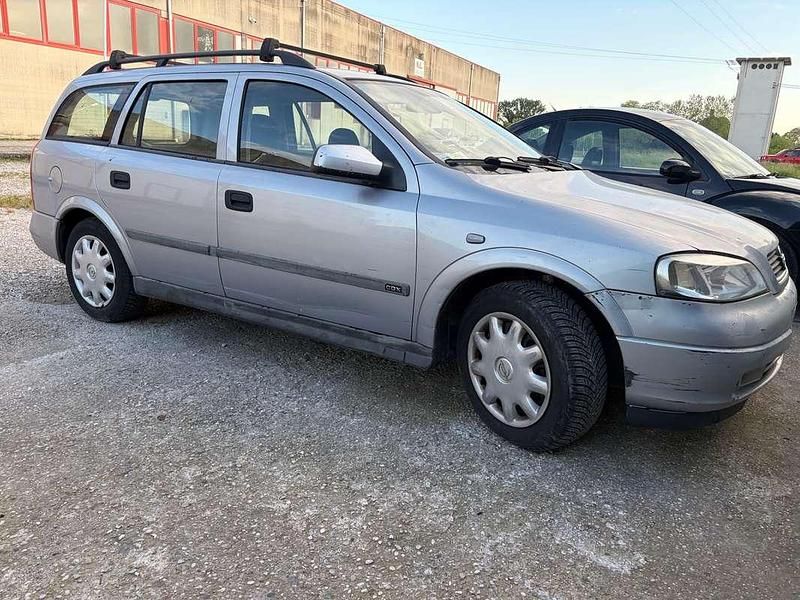 Usata Opel Astra 101 CV (74 kW) 2000 Argento Station wagon