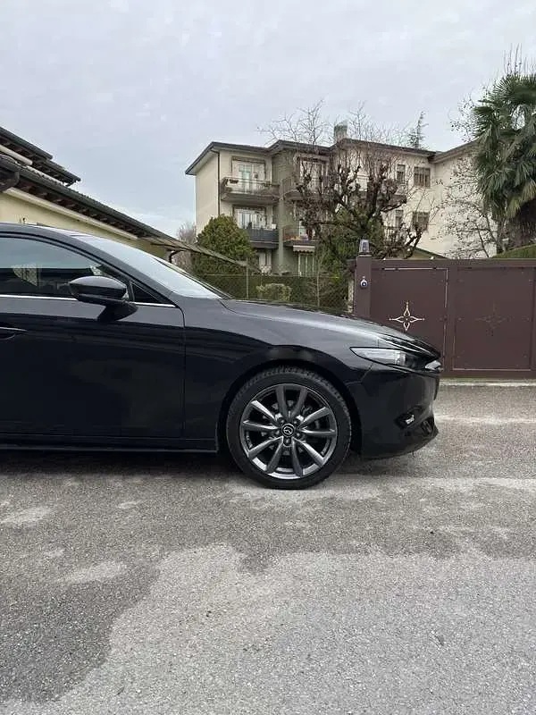 Usata Mazda 3 Exceed 122 CV (89 kW) 2022 Nero Berlina