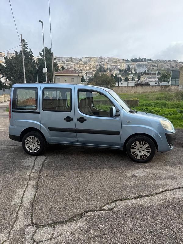 Usata Fiat Doblò Family 74 CV (54 kW) 2006 Blu Monovolume