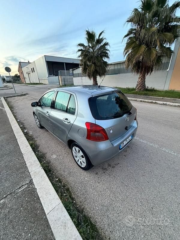 Usata Toyota Yaris Sol 65 CV (47 kW) 2006 Grigio Utilitaria