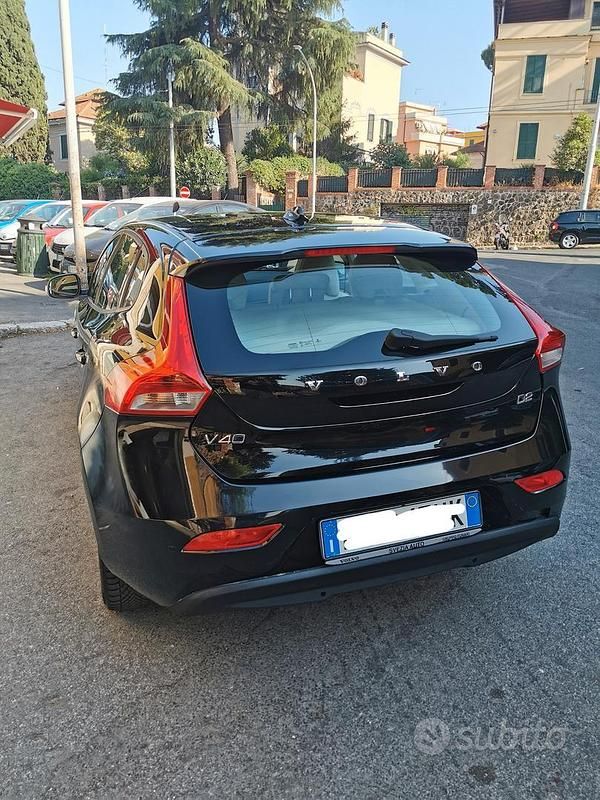 Gebraucht Volvo V40 120 PS (88 kW) 2017 Schwarz Kombi