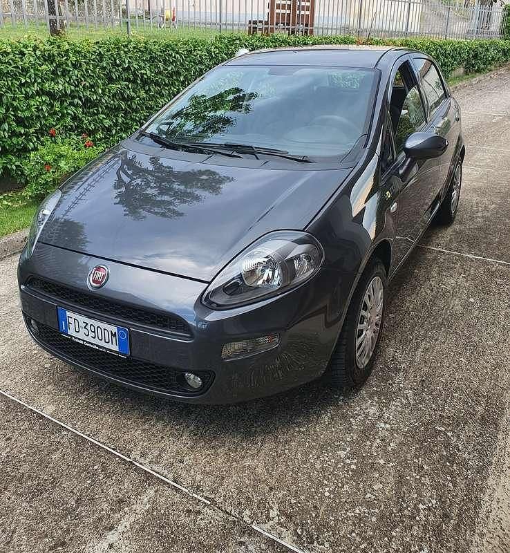 Usata Fiat Punto Young 77 CV (56 kW) 2016 Grigio Utilitaria