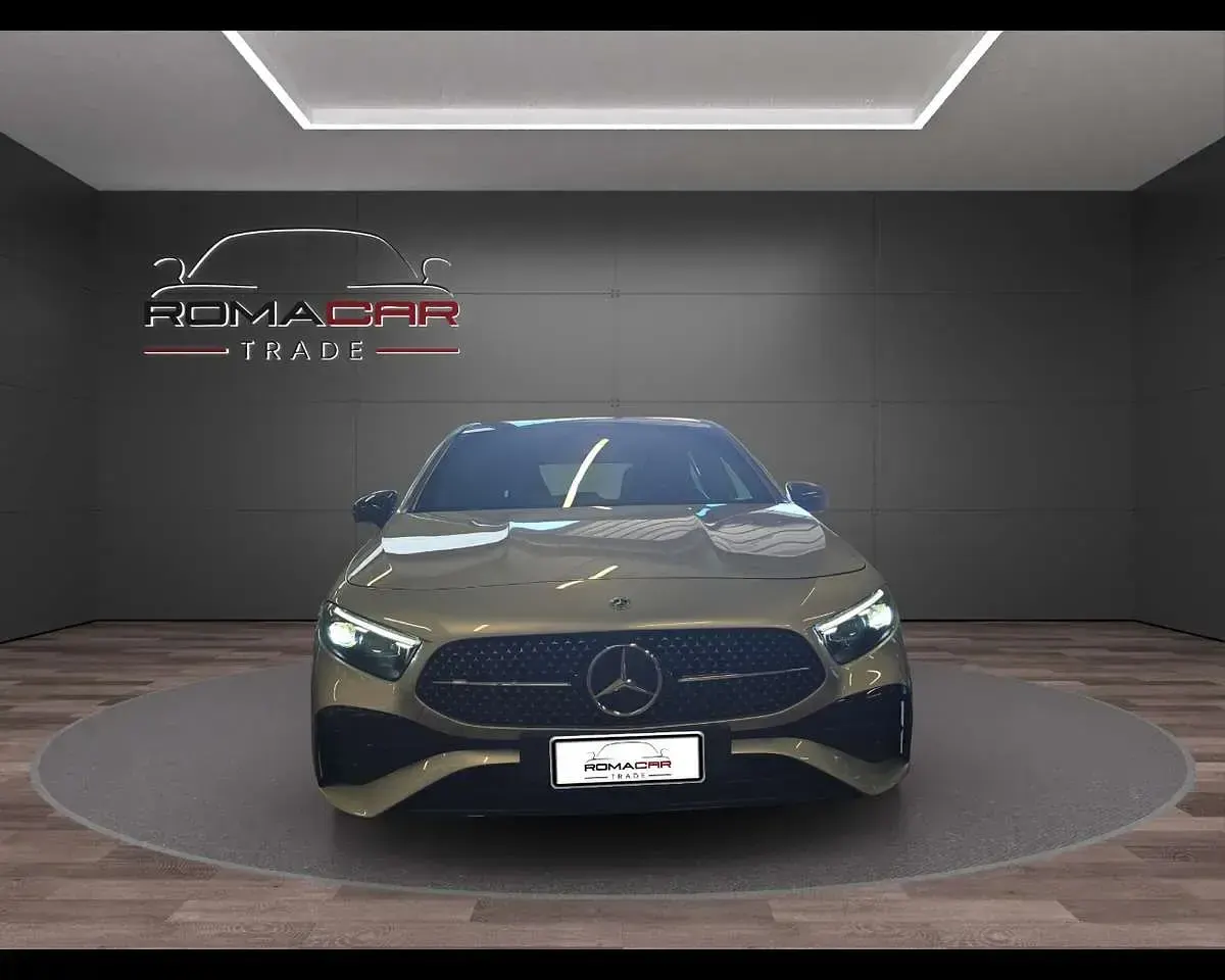 Usata Mercedes A180 AMG line 136 CV (100 kW) 2023 Grigio Berlina