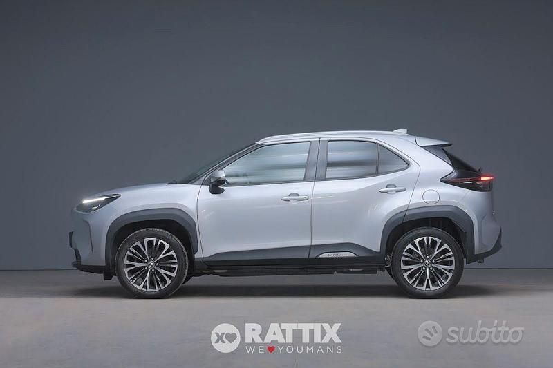 Usata Toyota Yaris Cross Lounge 92 CV (67 kW) 2022 Grigio SUV