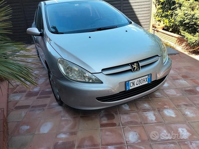 Usata Peugeot 307 90 CV (66 kW) 2004 Grigio Berlina