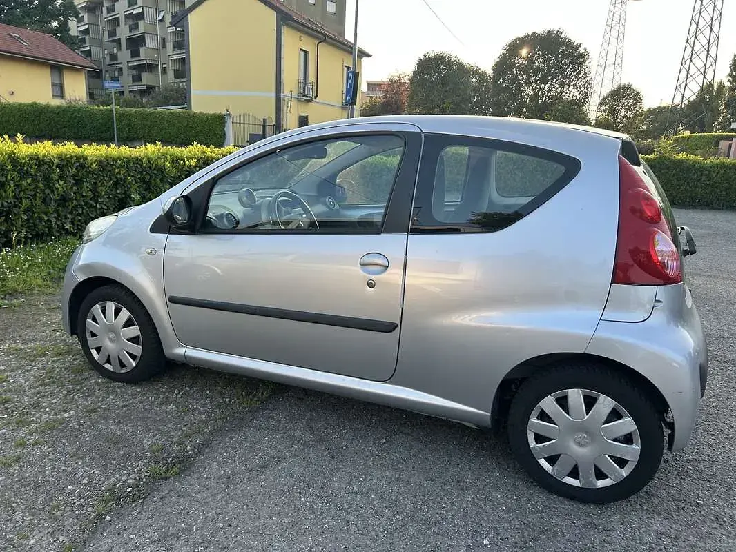 Gebraucht Peugeot 107 68 PS (50 kW) 2006 Grau Kleinwagen