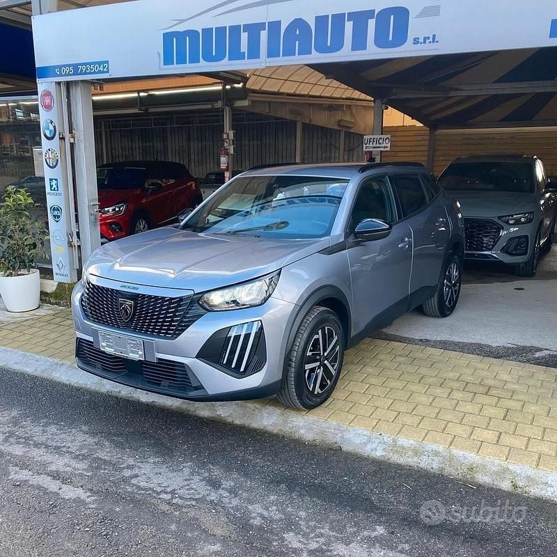 Usata Peugeot 2008 S 101 CV (74 kW) 2023 Grigio SUV