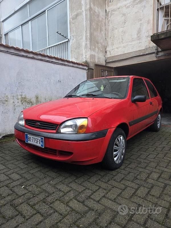 Usata Ford Fiesta 75 CV (55 kW) 2000 Rosso Utilitaria