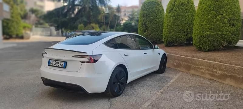 Usata Tesla Model 3 RWD 208 kW (283 CV) 2025 Bianco Berlina