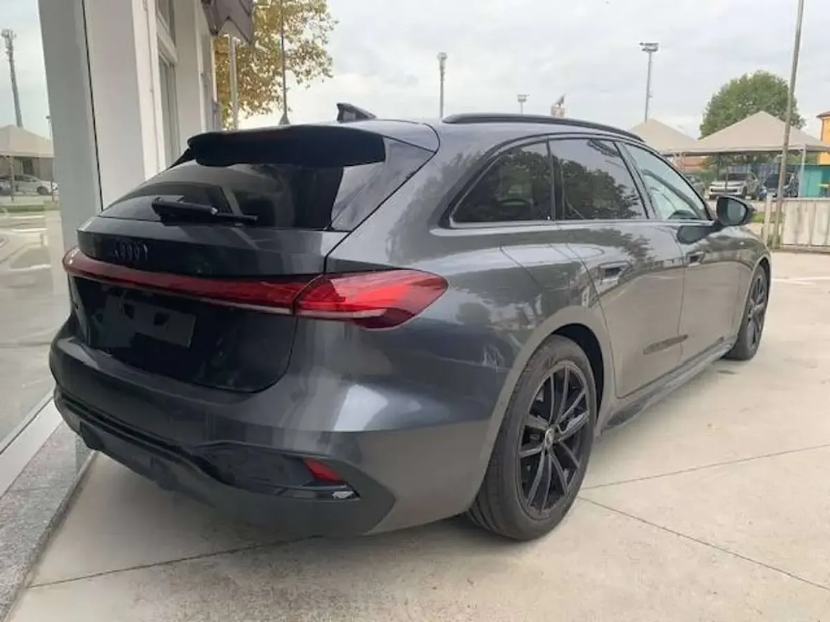 Usata Audi A5 S-Line 204 CV (150 kW) 2025 Grigio Station wagon