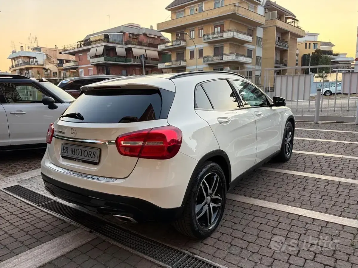 Usata Mercedes GLA200 136 CV (100 kW) 2016 Bianco SUV