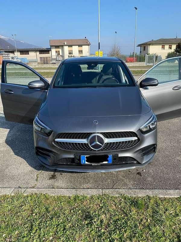 Usata Mercedes B250e Premium 160 CV (117 kW) 2021 Grigio Monovolume