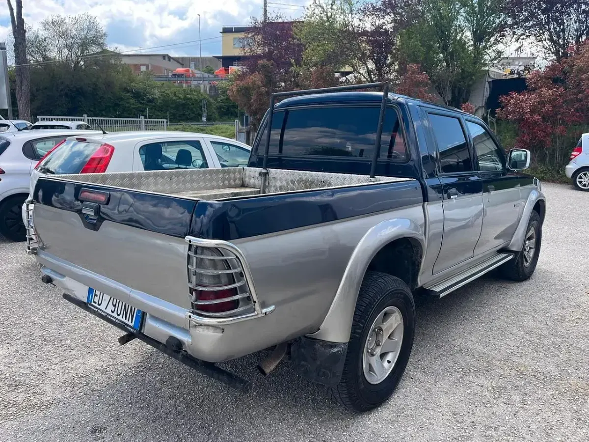 Occasion Mitsubishi L200 116 ch (85 kW) 2003 Gris Pick-up