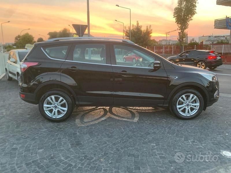 Usata Ford Kuga Titanium 120 CV (88 kW) 2017 Nero SUV