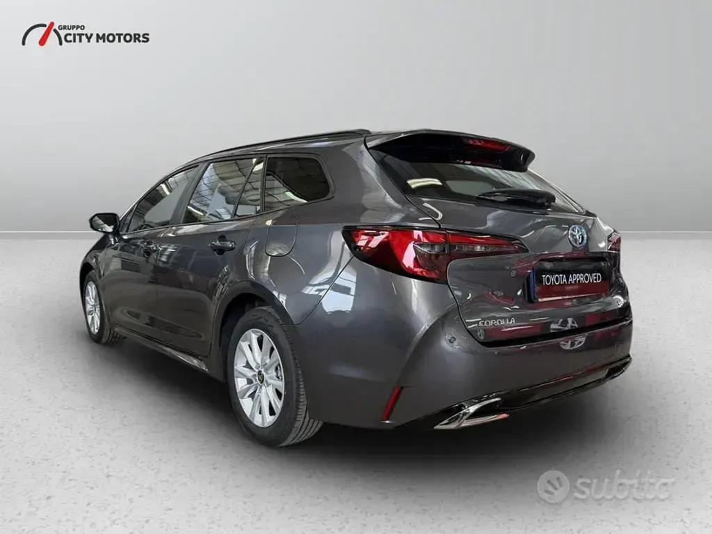Nuova Toyota Corolla Active 140 CV (102 kW) 2026 Grigio Station wagon