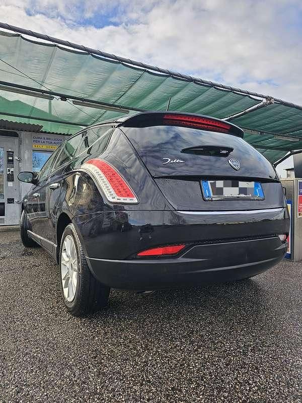 Usata Lancia Delta 120 CV (88 kW) 2013 Utilitaria