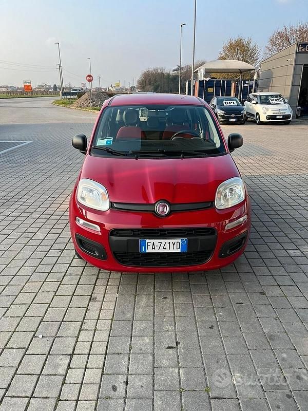 Usata Fiat Panda 69 CV (50 kW) 2015 Rosso Utilitaria