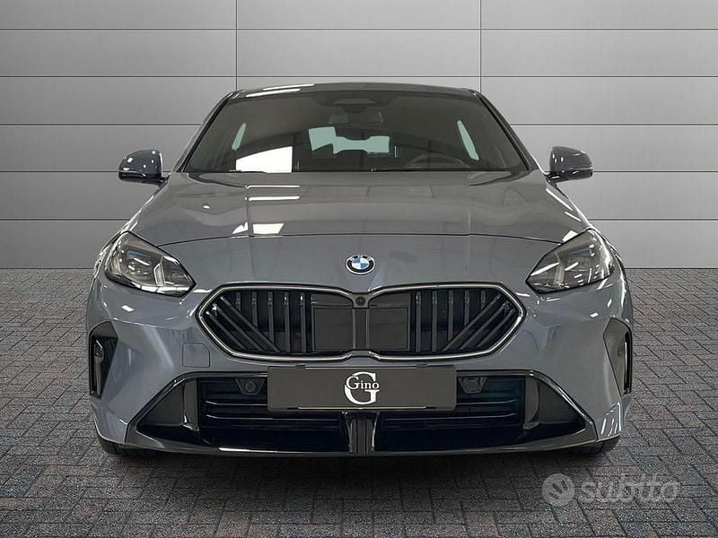 Usado BMW 118 M Sport 150 HP (110 kW) 2025 Cinzento Citadino
