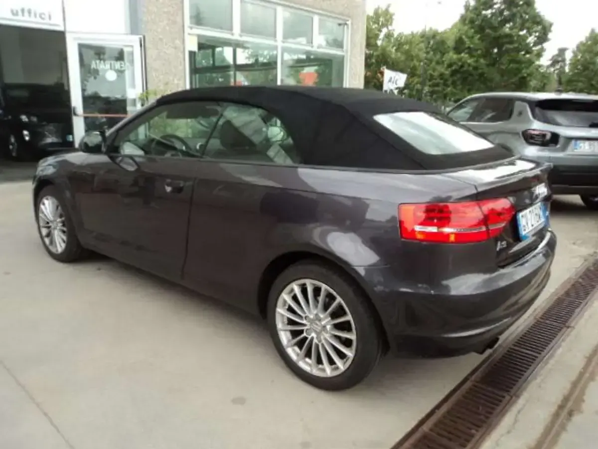 Usata Audi A3 Cabriolet Ambition 160 CV (117 kW) 2010 Grigio Cabrio