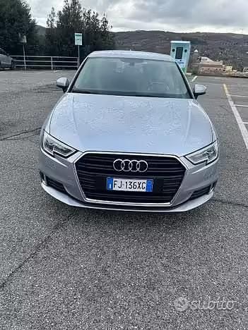 Usado Audi A3 116 CV (85 kW) 2018 Gris Berlina