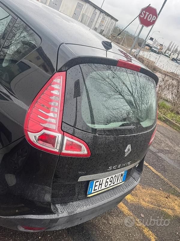 Usata Renault Scénic III 110 CV (80 kW) 2011 Nero Monovolume