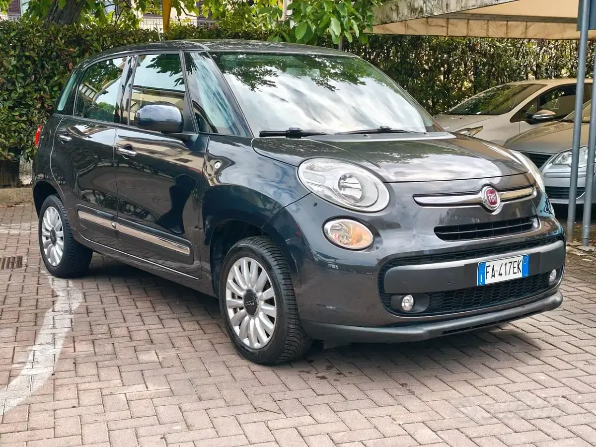 Begagnad Fiat 500L Lounge 85 HK (62 kW) 2015 Grå Minibuss