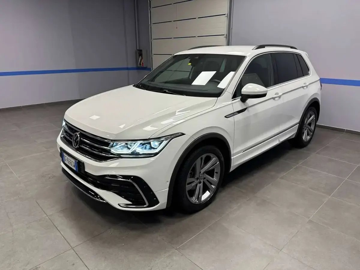 Usata VW Tiguan R-line 150 CV (110 kW) 2021 Bianco SUV
