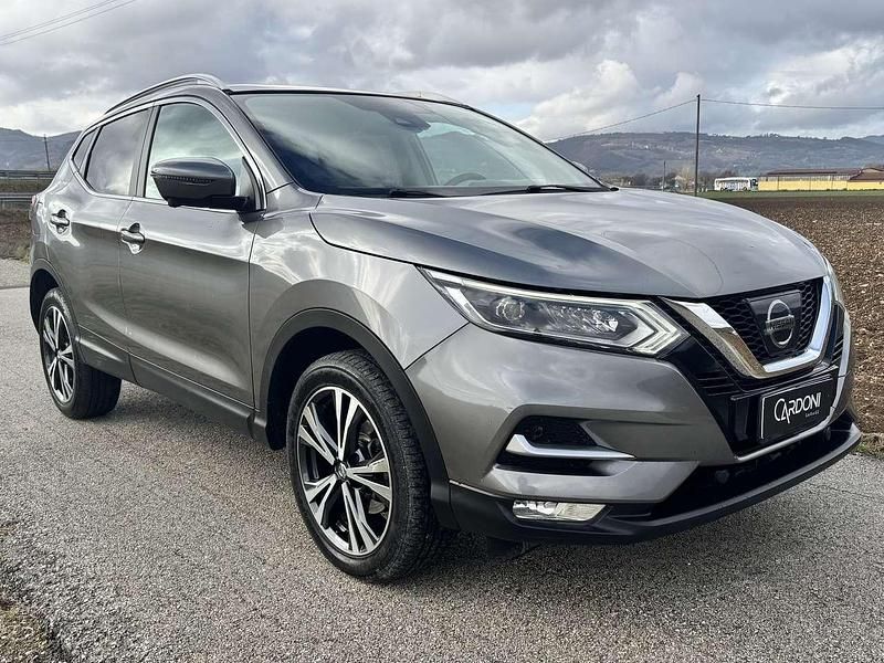 Grigio Usata 2018 Nissan Qashqai N-Connecta SUV | 14.800 € (Buon prezzo) - Immagine 1/4