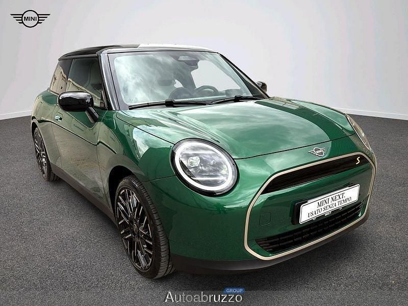 Usata Mini Cooper SE Favoured 160 kW (218 CV) 2025 Verde Utilitaria