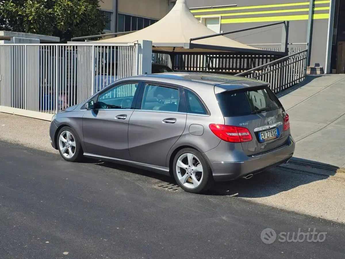 Usata Mercedes B160 90 CV (66 kW) 2014 Grigio Utilitaria