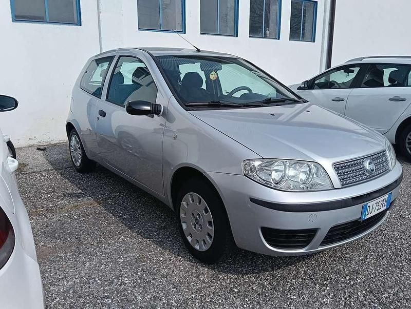 Usata Fiat Punto Active 60 CV (44 kW) 2011 Utilitaria