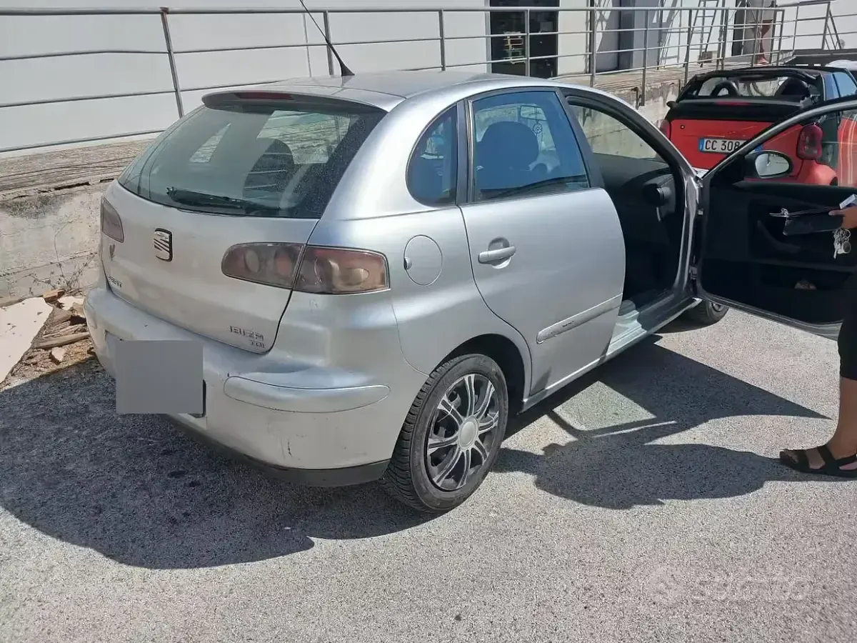 Usata Seat Ibiza 75 CV (55 kW) 2003 Grigio Utilitaria