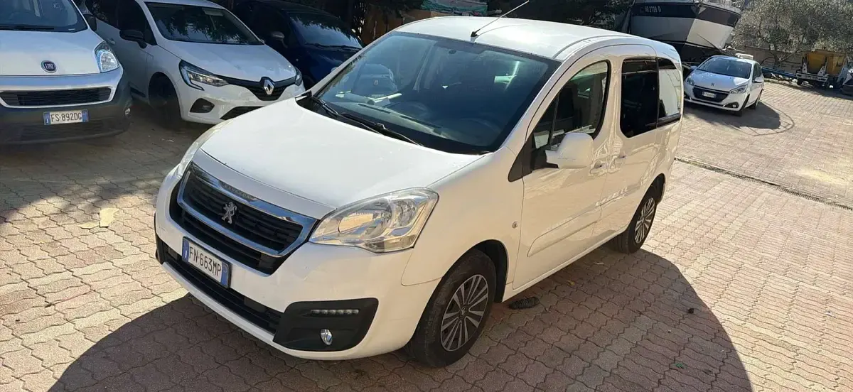 Usata Peugeot TePee Outdoor 120 CV (88 kW) 2018 Bianco Station wagon
