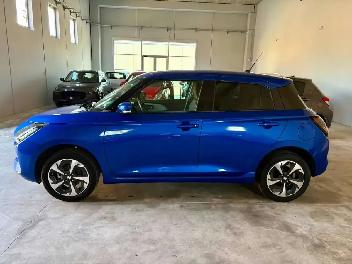 Usata Suzuki Swift 83 CV (61 kW) 2024 Blu/azzurro Utilitaria