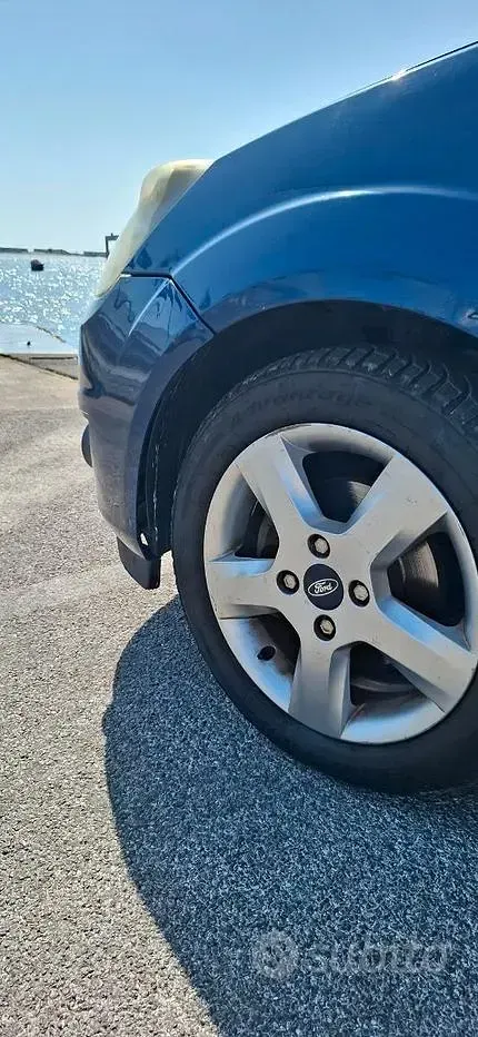 Usata Ford Fiesta 68 CV (50 kW) 2006 Bluazzurro Utilitaria