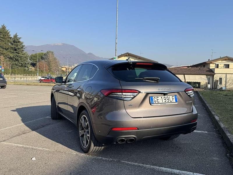 Usata Maserati Levante 250 CV (183 kW) 2021 Grigio SUV