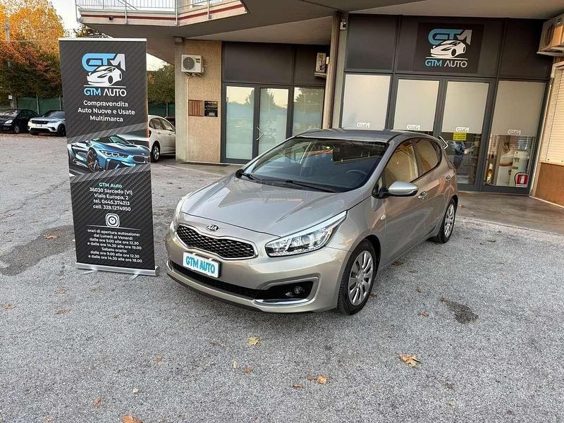 Grigio Usata 2017 Kia Ceed Due volumi | 8500 € (Buon prezzo) - Immagine 1/4