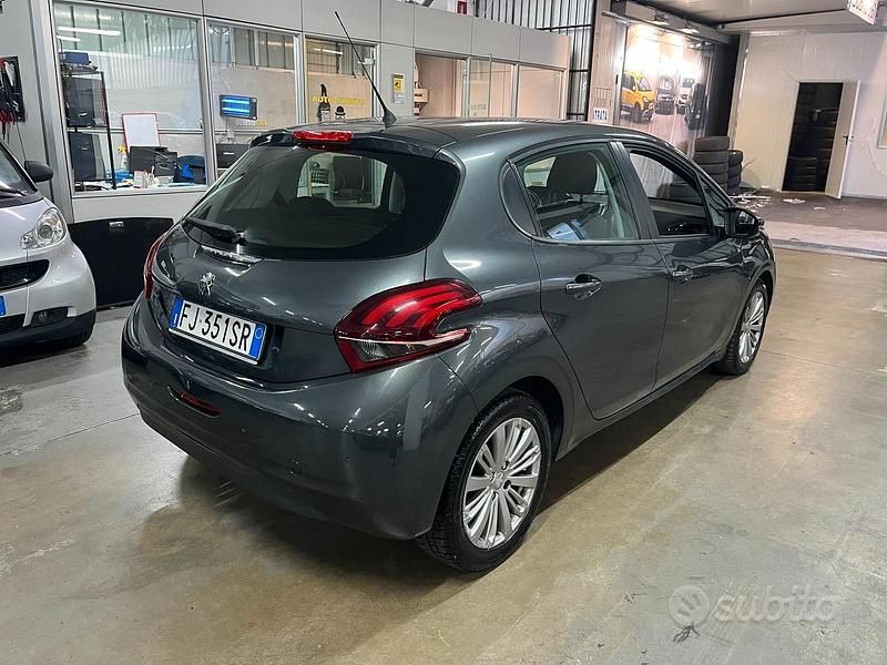 Usata Peugeot 208 75 CV (55 kW) 2017 Grigio Utilitaria