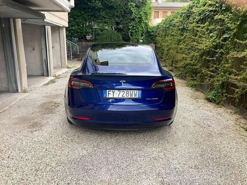 Usata Tesla Model 3 Performance 155 kW (211 CV) 2019 Blu/azzurro Berlina