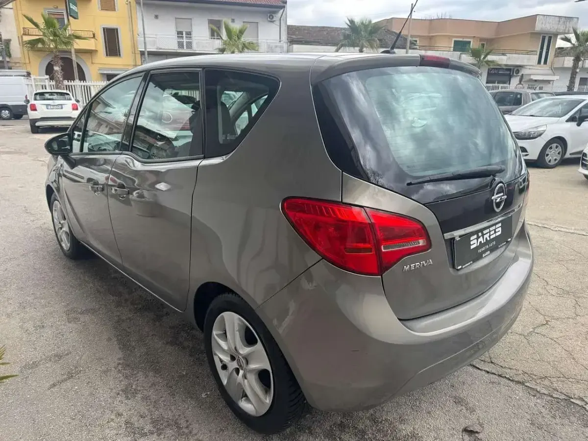 Usata Opel Meriva 120 CV (88 kW) 2015 Grigio Monovolume
