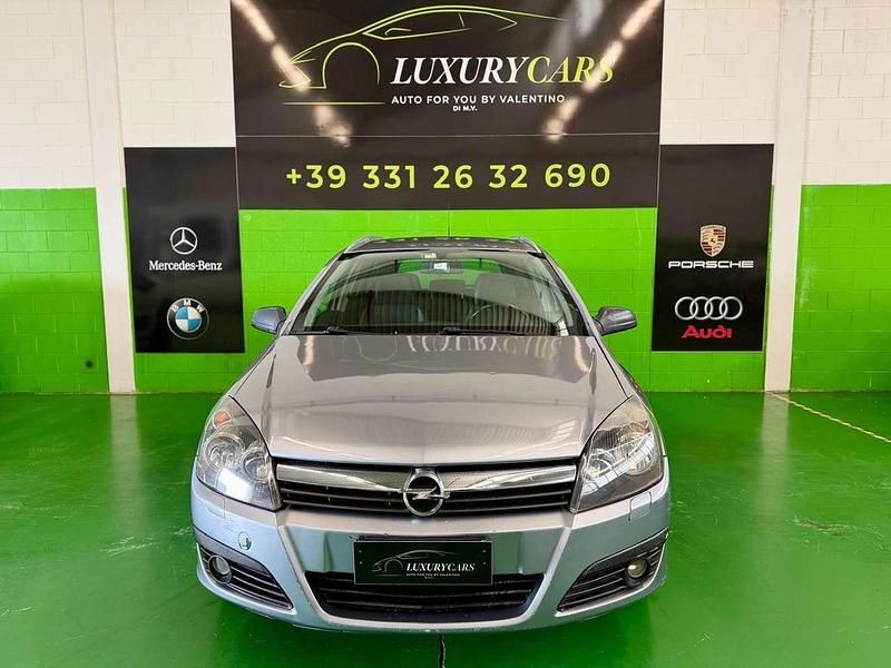 Grigio Usata 2006 Opel Astra GTC Cosmo Berlina | 2790 € (Buon prezzo) - Immagine 1/4