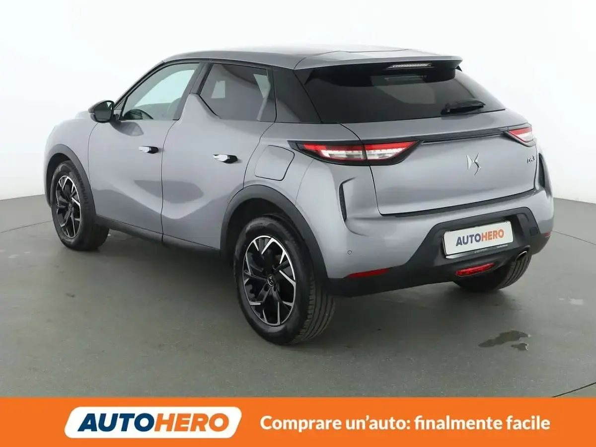 Usado DS Automobiles DS3 Crossback So Chic 131 CV (96 kW) 2021 Gris SUV